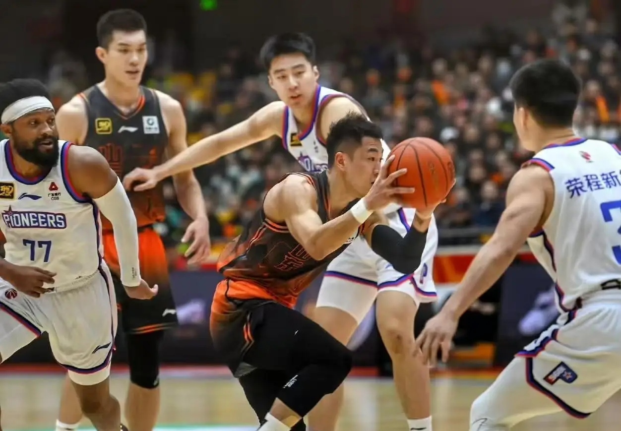 九游网页版-山东男篮备战对抗福建队，全队精神抖擞(山东男篮备战对抗福建队,全队精神抖擞了吗)