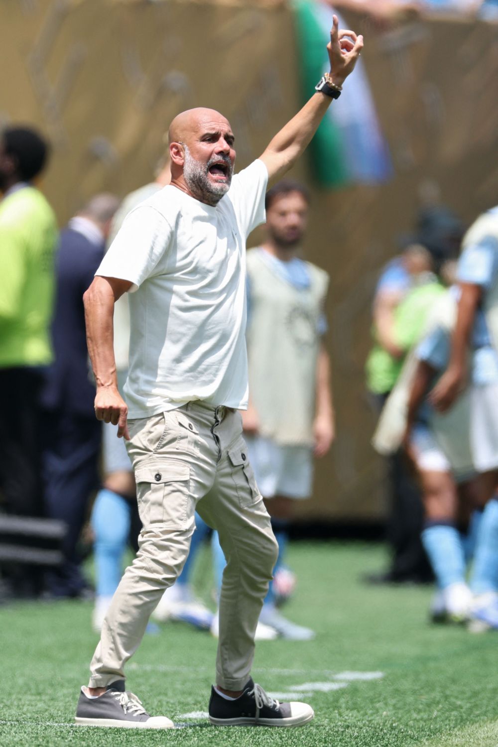 关于曼城2-0维达德！获世俱杯的信息