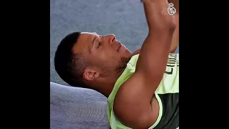 下轮回归？姆巴佩晒健身房训练照：重返训练的简单介绍