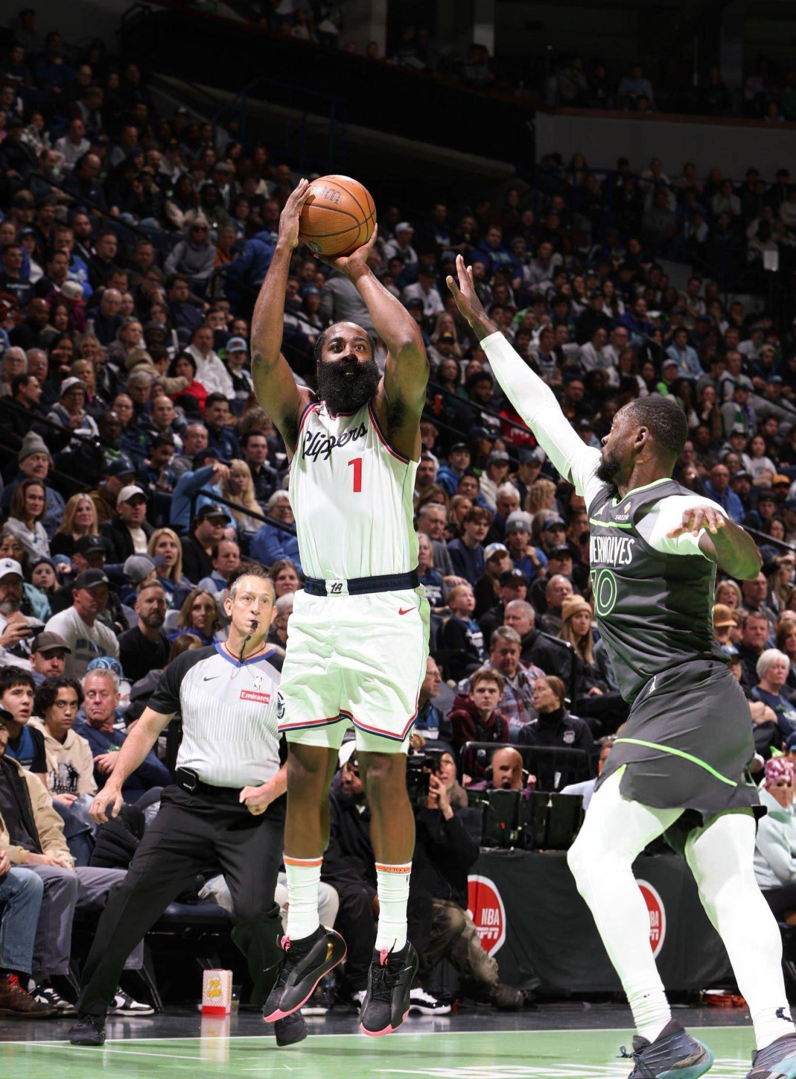 NBA传闻：克里斯·保罗将加盟太阳队,或转会快船队,未来动向引关注的简单介绍