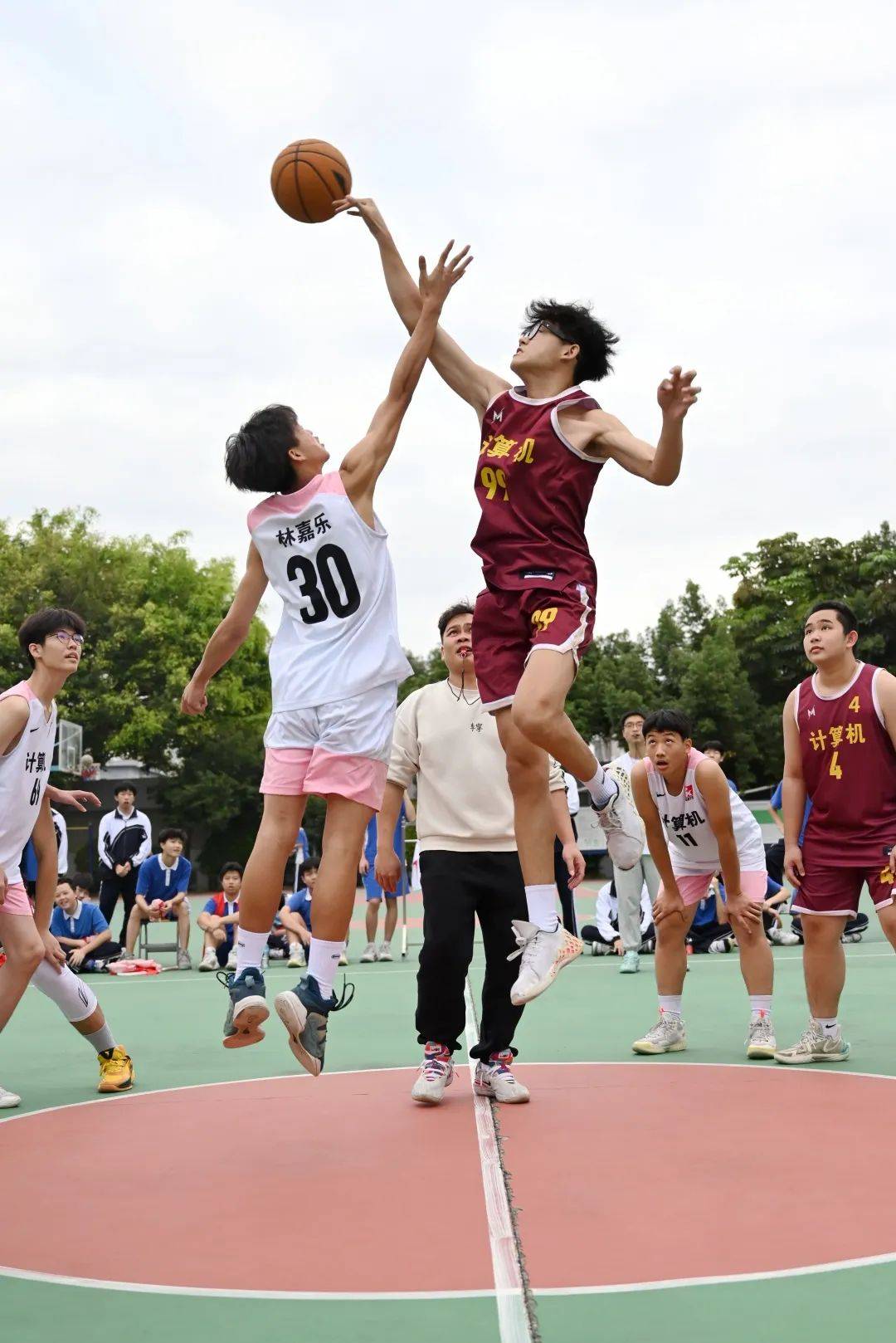 精彩绝伦的篮球比赛即将上演